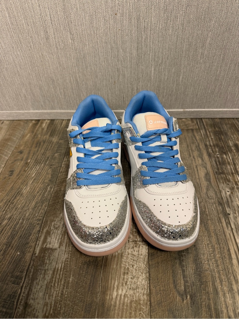 NWOB Women’s White Sneakers with Silver Glitter & Blue Laces Size 9